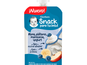 Mora, plátano, manzana, yogurt​ ​