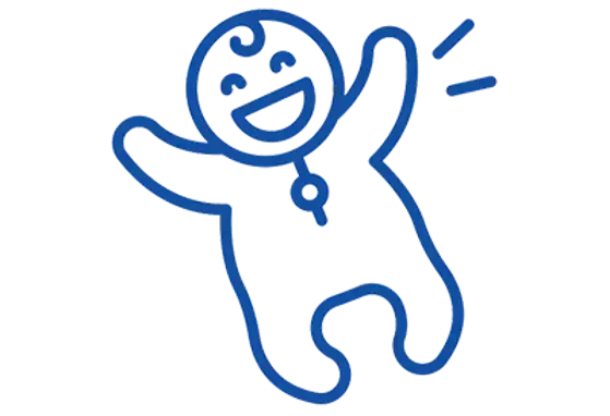 Bebé con fuerza en las manos